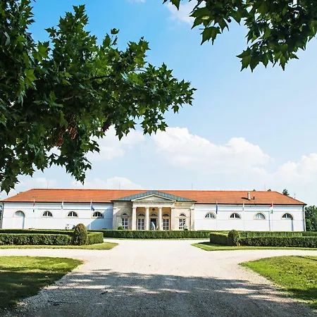 Frühstückspension Pannonia Golf & Country Club Alcsutdoboz
